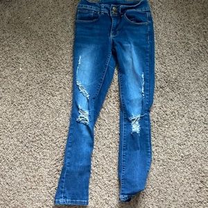 YMI JEANS RIPPED AND SKINNY